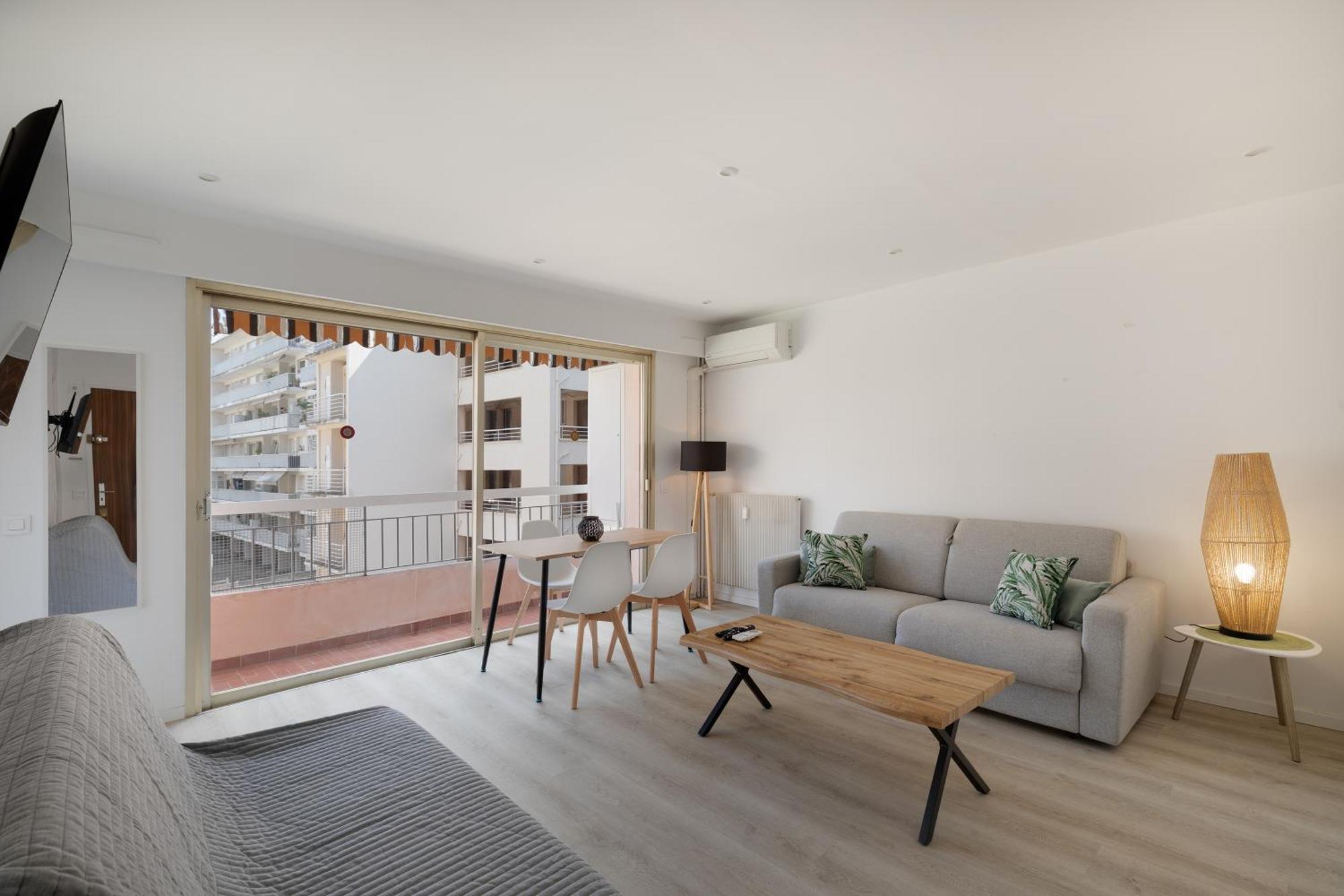 Apartment Eden Docteur Hochet 100 M Des Plages 3 Couchages Ou 4 Si 2 Enfants Antibes